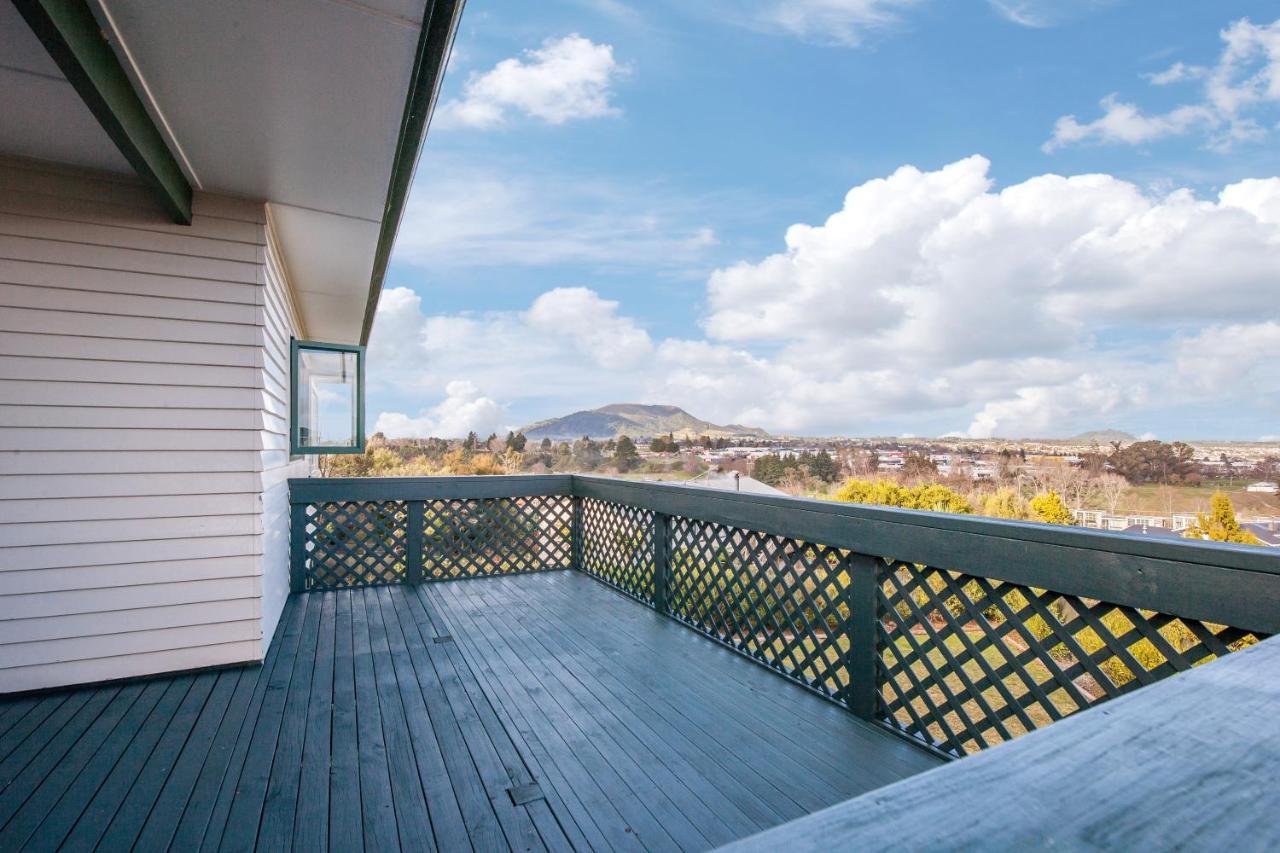 Kaihua Lookout - Taupo Holiday Home Luaran gambar