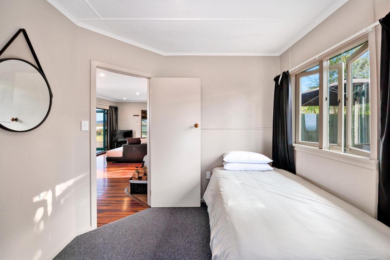 Kaihua Lookout - Taupo Holiday Home Luaran gambar