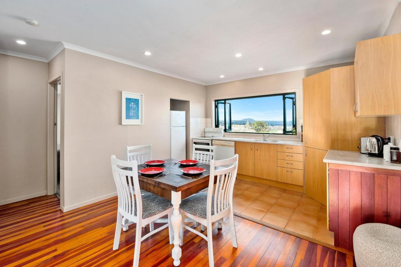 Kaihua Lookout - Taupo Holiday Home Luaran gambar